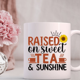 Taza De Café Elevado con té dulce y sol