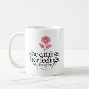 Taza De Café Ella cataloga sus sentimientos como libros de bibl