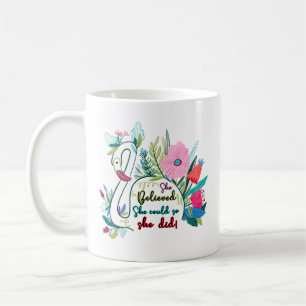 Taza De Café Ella Creía Que Podía, Así Que Ella Cisó Con Flor