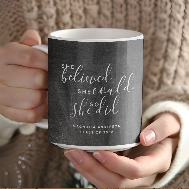 Taza De Café Ella Creía Que Podía Chalkboard Graduándose (Subido por el creador)