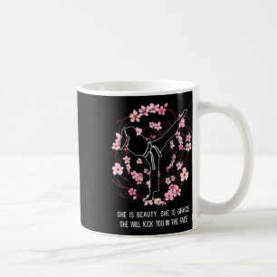 Taza De Café Ella Es Belleza, Gracia, Te Va A Patear En La Fe