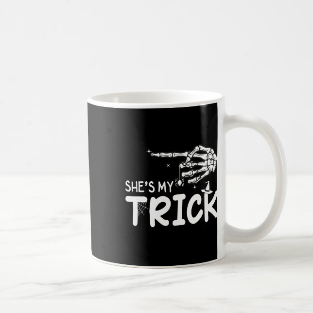 Taza De Café Ella es mi trick Couples Skeleton Halloween (Derecha)