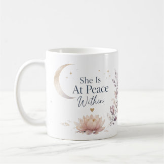Taza De Café Ella Está En Paz Por Dentro