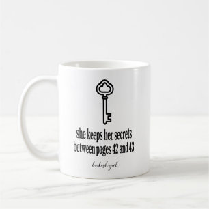 Taza De Café Ella guarda sus secretos entre las páginas 42 y 43