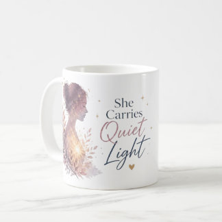 Taza De Café Ella Lleva Luz Silenciosa