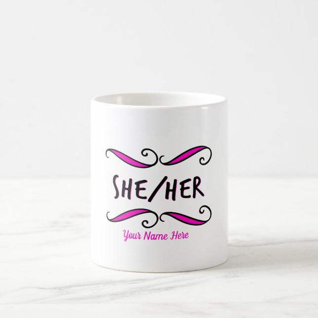 Taza De Café Ella su Bonito negra y rosa pergamino (Centro)