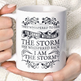 Taza De Café Ella Susurró Que Yo Soy La Tormenta.