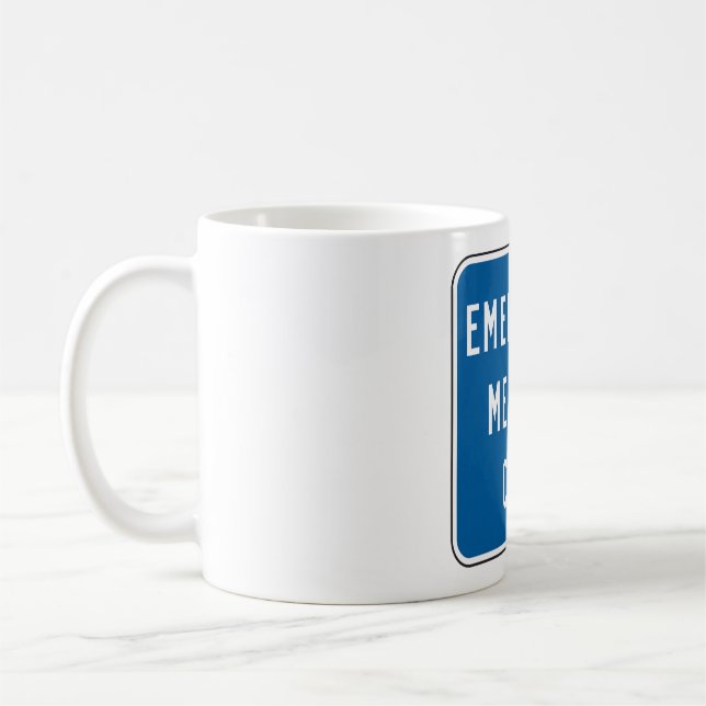 Taza De Café Emergency Medical Care Road Sign (Izquierda)