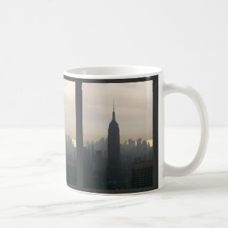 Taza De Café Empire State Building en la oscuridad
