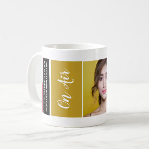 Taza De Café En el aire - Foto de Podcaster - Anuncio de podcas