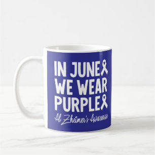 Taza De Café En junio usamos la conciencia del Alzheimer púrpur