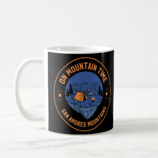 Taza De Café En la época de las montañas de San Andrés recorrie