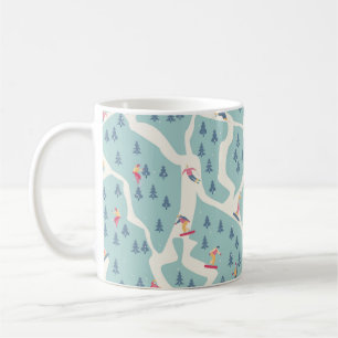 Taza De Café En la estación de esquí hay snowboard y esquiado