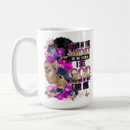 Taza De Café En la piel morena de la reina negra Melanina