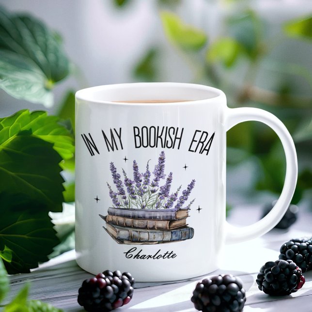 Taza De Café En mi era de los libros, Personalizado Mug por reg (book lover gifts, floral book mug, custom name mug, lavender book mug, student gift mug, mom gift)