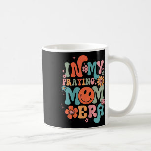 Taza De Café En mi rezo por la era de la mamá religiosa, la mad