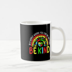Taza De Café En un mundo donde puedes ser cualquier cosa sé ama
