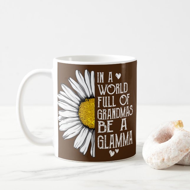 Taza De Café En Un Mundo Lleno De Abuelas, Sé Una Daisía De Gla (Con donut)