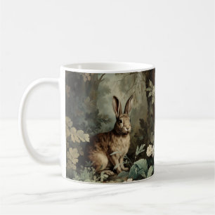 Taza De Café Encantadora liebre antigua en un bosque exuberante