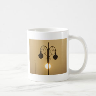 Taza De Café Encanto victoriano: Posts de lámparas de calle ant