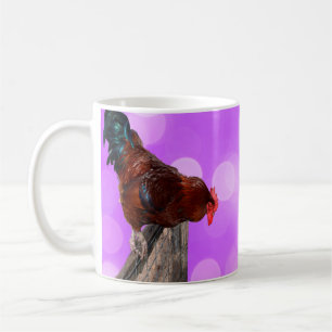 Taza De Café Encaramado en Su Majestad: Rooster On Dreamy Purpl