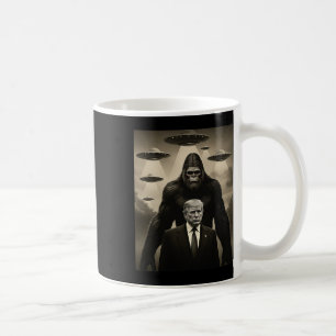 Taza De Café Encuentro de Trump con Bigfoot Ovni Alien Invasión