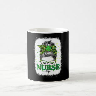 Taza De Café Enfermera Blanqueada Pelo Desordenado Leopardo Día