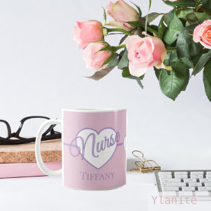 Taza De Café Enfermera de café rosa y púrpura