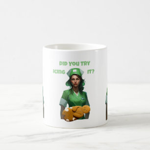 Taza De Café Enfermera divertida que la hace Thunder_Cove