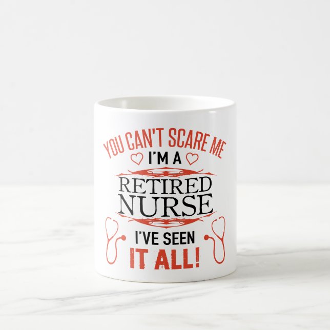 Taza De Café Enfermera jubilada divertida (Centro)