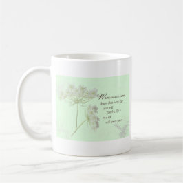 Taza De Café Enfermera toca una vida con flores silvestres
