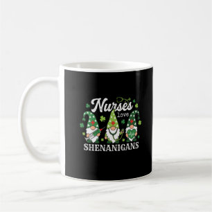 Taza De Café Enfermeras del Día de San Patricio Aman las Traves