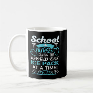 Taza De Café Enfermeras Escolares Guardando El Paquete De Hielo