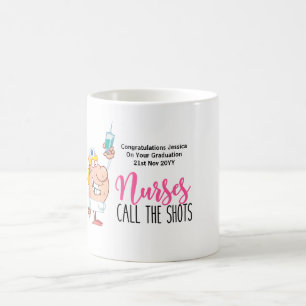 TAZA DE CAFÉ ENFERMERÍA DE GRADUACIÓN DIVERTIDA LLAMA A LOS DIS