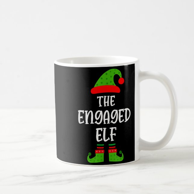 Taza De Café Engaged Elf Family Matching Christmas Engagement  (Derecha)