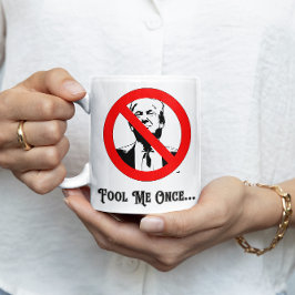 Taza De Café Engáñame una vez contra Trump