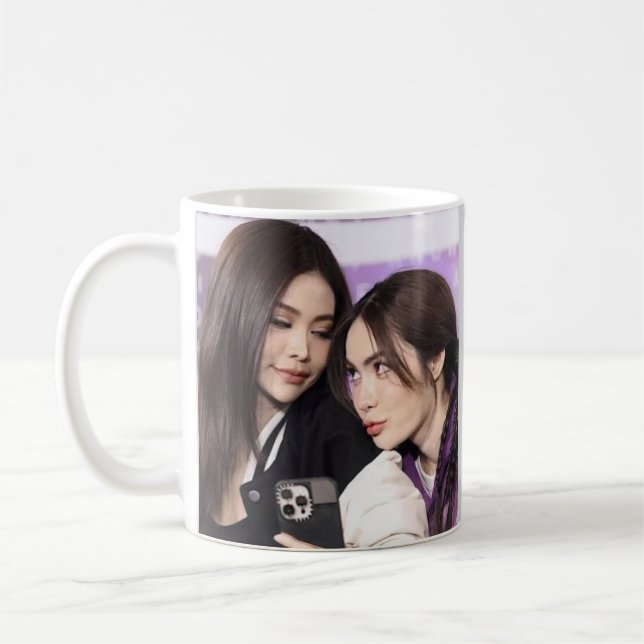 Taza De Café Engfa Waraha & Charlotte Austin Englot Thai GL (Izquierda)