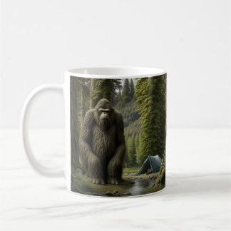 Taza De Café Enorme pie grande sentado en el bosque