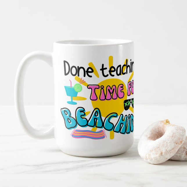 Taza De Café Enseñanza hecha. Es hora de tomar el sol (Con donut)