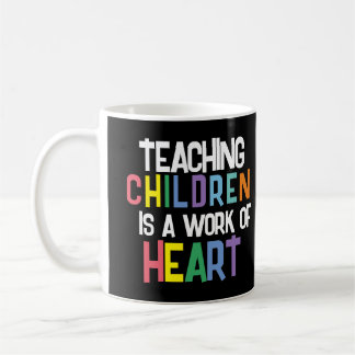 Taza De Café Enseñar a los niños es un trabajo de corazón
