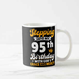 Taza De Café Entrando en mi cumpleaños número 95 con la gracia