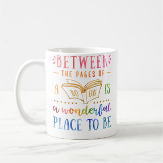 Taza De Café Entre Las Páginas