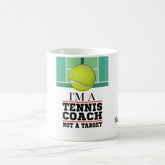 Taza De Café Entrenador de tenis no el Target con la pelota (Centro)