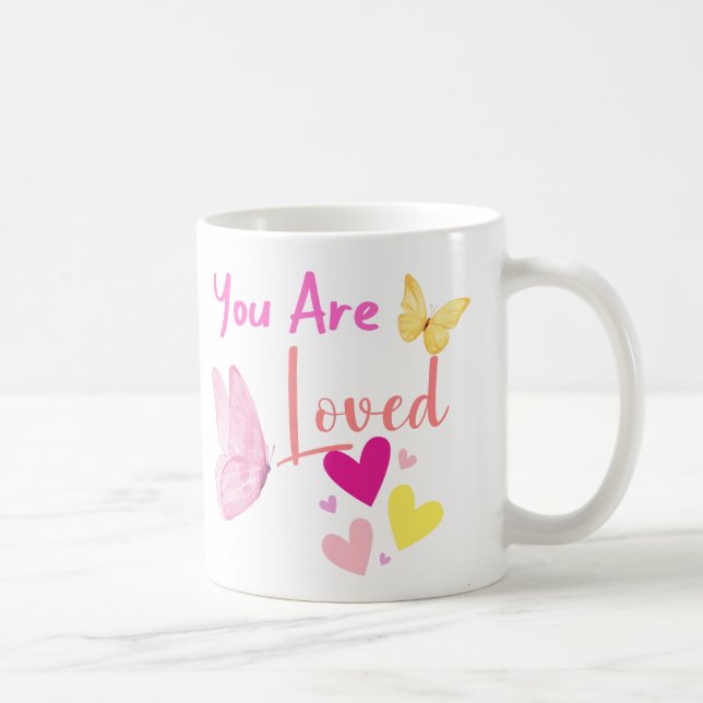 Taza De Café eres AMADO, CORAZÓN DE mariposa rosada MUG (Derecha)