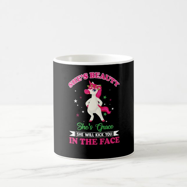 Taza De Café Es belleza. Es gracia. Te pateará. (Centro)