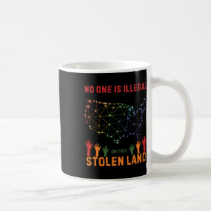 Taza De Café Es Ilegal En Este Pegatina De Tierras Robadas