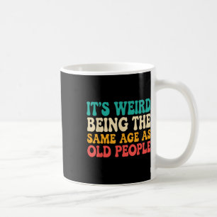 Taza De Café Es Raro Ser De La Misma Edad Que La Gente Mayor.