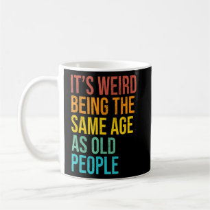 Taza De Café Es raro ser de la misma edad que retro la gente ma