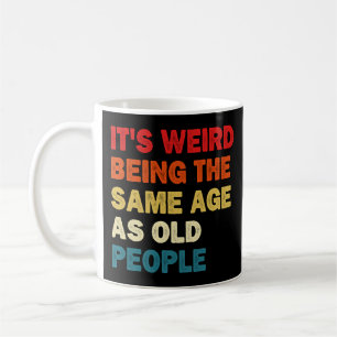 Taza De Café Es raro tener la misma edad que la gente mayor