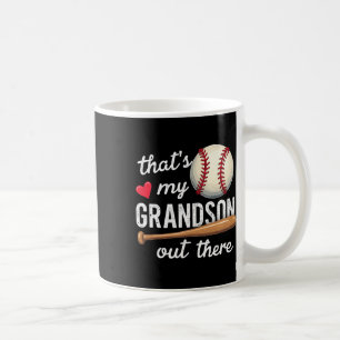 Taza De Café Esa es mi nieto ahí fuera, abuela de béisbol.